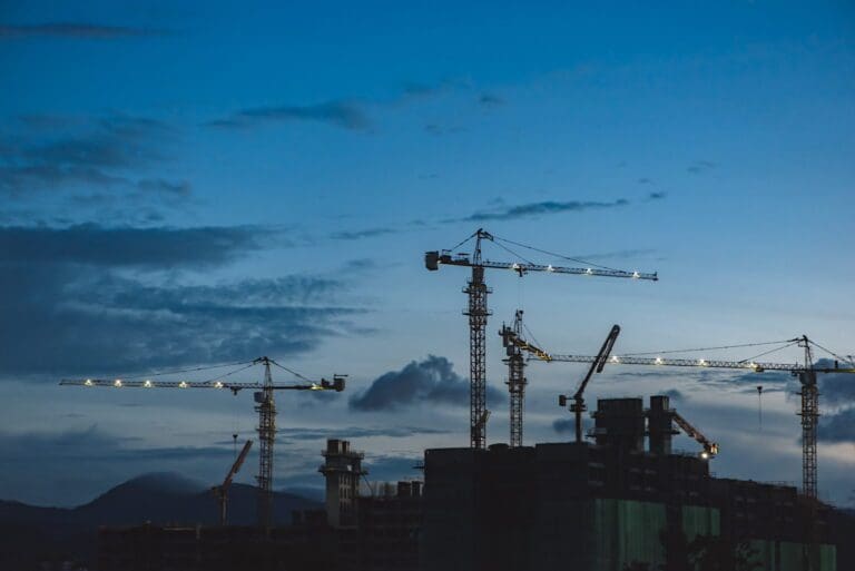 building-cranes-in-the-horizon